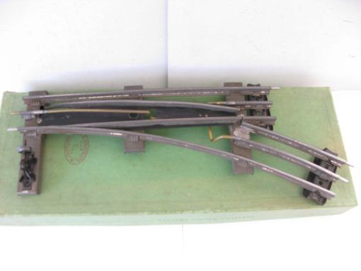 Hornby 0 Gauge Tinplate 3-rail electric Hard to Find inside lever Left and Right hand Points on open bases Circa 1938 - Boxed - Image 6