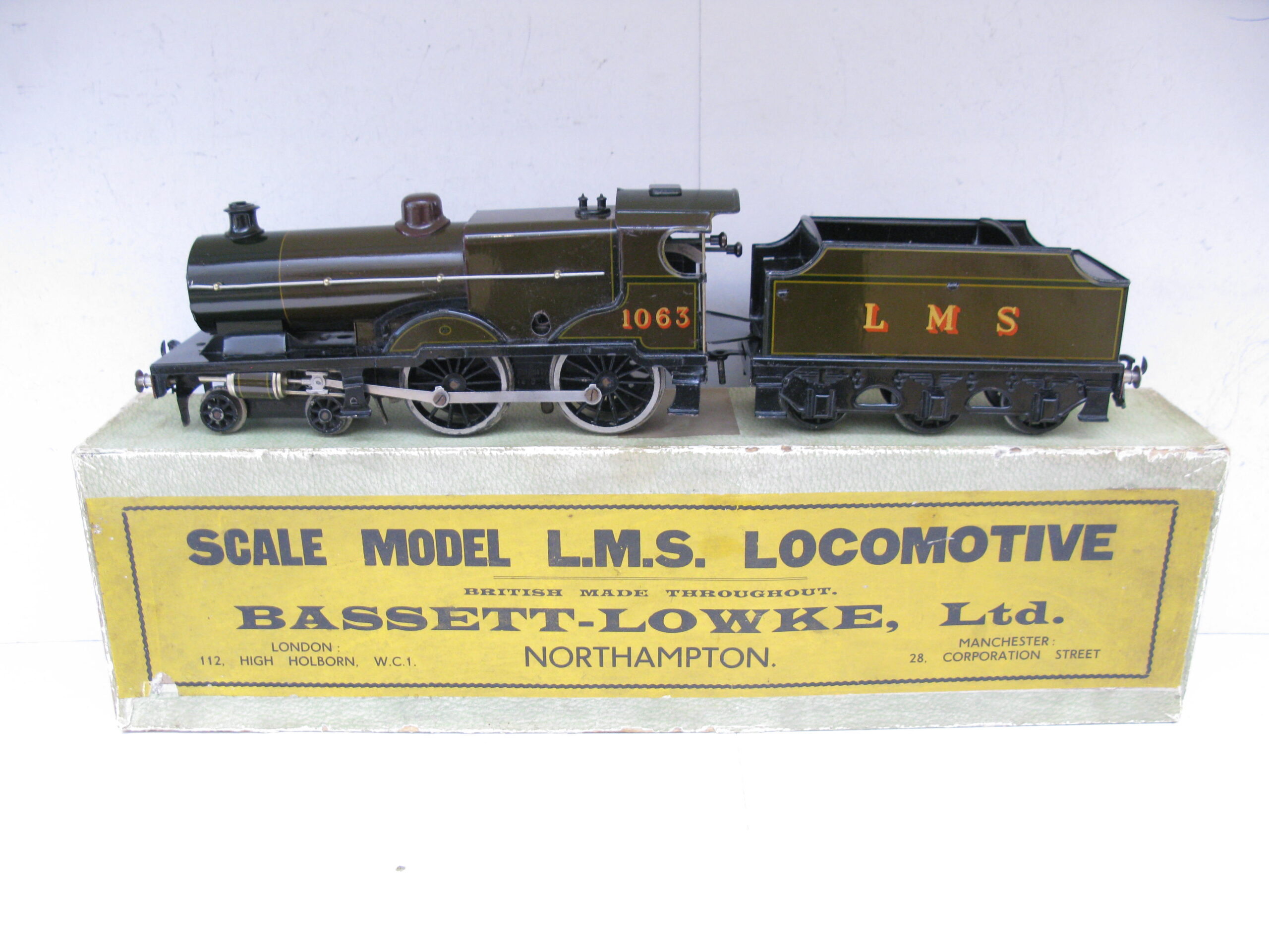 Bassett Lowke 0 Gauge 4-4-0 Loco & Tender LMS Brown 'Compound, No.1063, Clockwork - Boxed - Image 2