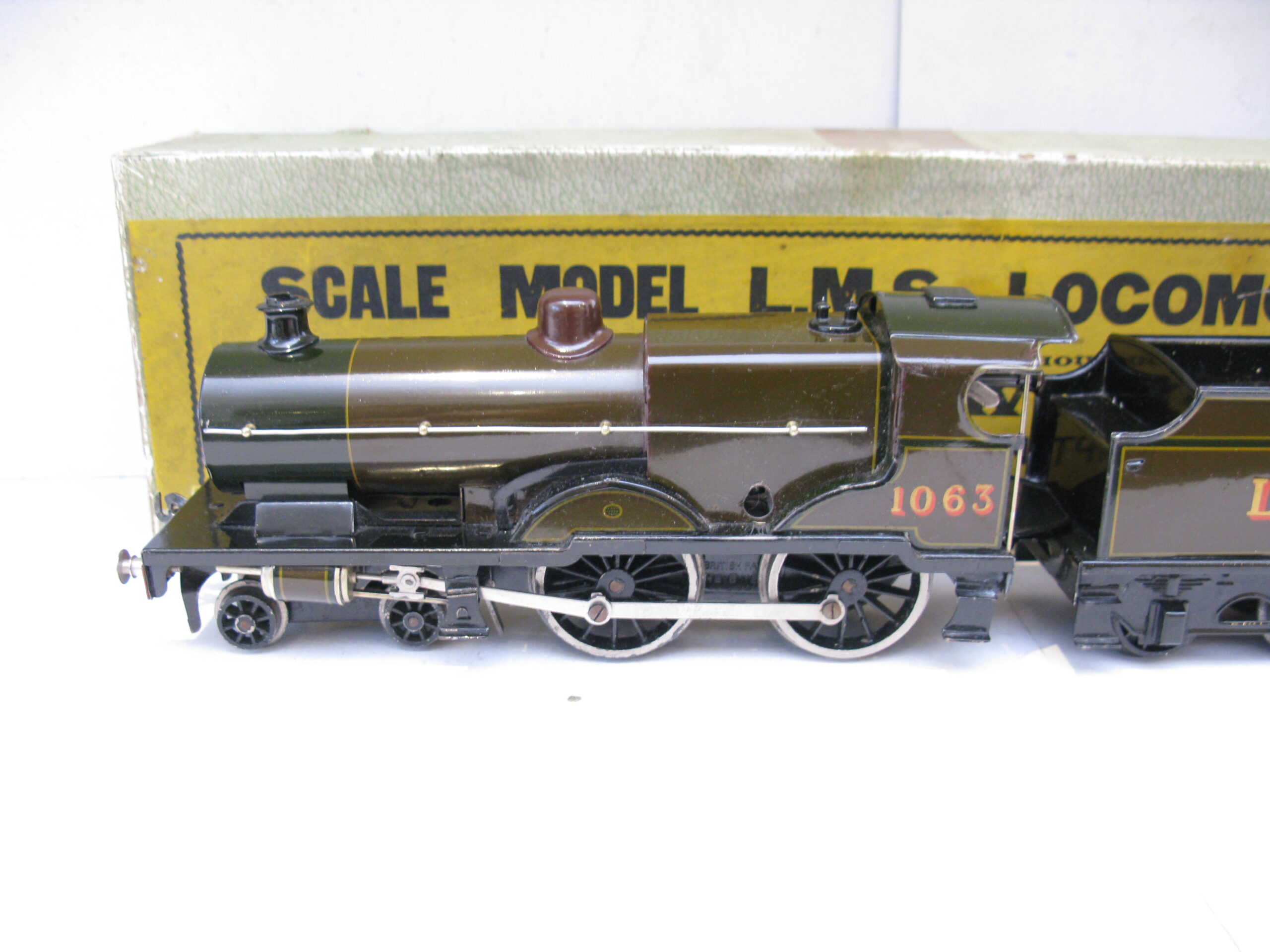 Bassett Lowke 0 Gauge 4-4-0 Loco & Tender LMS Brown 'Compound, No.1063, Clockwork - Boxed - Image 4