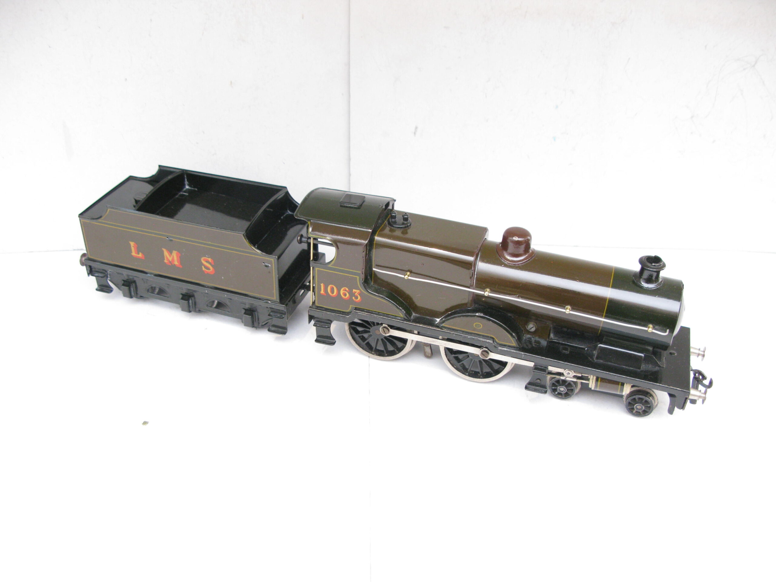 Bassett Lowke 0 Gauge 4-4-0 Loco & Tender LMS Brown 'Compound, No.1063, Clockwork - Boxed - Image 9