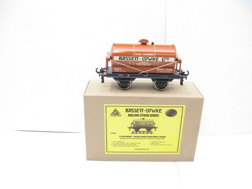 Corgi / Bassett Lowke 0 Gauge Modern issue BL99062 Bassett Lowke Brown Tanker  - Boxed