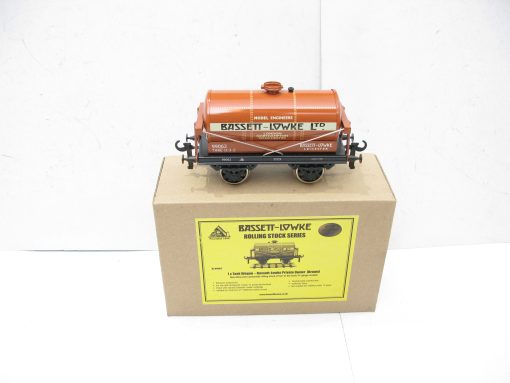 Corgi / Bassett Lowke 0 Gauge Modern issue BL99062 Bassett Lowke Brown Tanker  - Boxed - Image 3