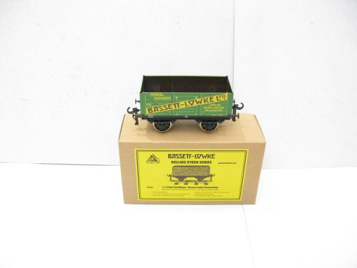 Corgi / Bassett Lowke 0 Gauge Modern issue BL99037 Bassett Lowke Private owner 'Model Engineers' Low sided Wagon Green - Boxed - Image 2