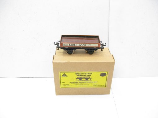 Corgi / Bassett Lowke 0 Gauge Modern issue BL99060 Bassett Lowke Private owner 'Model Engineers' Low sided Wagon Brown - Boxed - Image 2