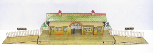 Hornby 0 Gauge No.4E 'RIPON' Station Speckled Finish base Circa 1938/39 - Boxed - Image 5