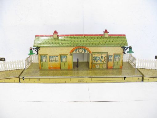 Hornby 0 Gauge No.4E 'RIPON' Station Speckled Finish base Circa 1938/39 - Boxed - Image 7