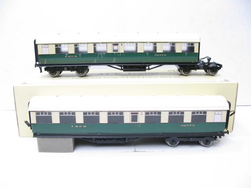 Ace Trains 0 Gauge Modern issue LNER Tourist stock Articulated coaches Set A and Set B - Boxed as new - Image 7