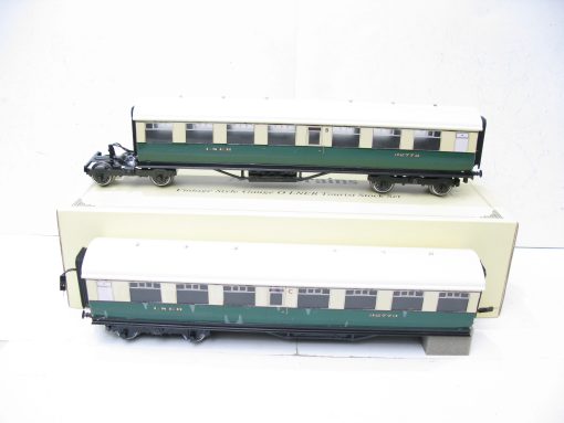 Ace Trains 0 Gauge Modern issue LNER Tourist stock Articulated coaches Set A and Set B - Boxed as new - Image 9