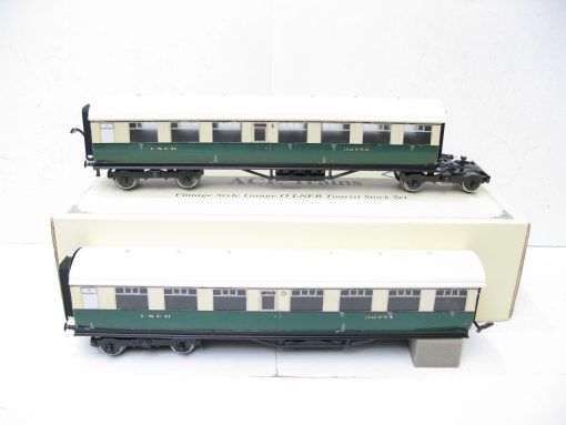 Ace Trains 0 Gauge Modern issue LNER Tourist stock Articulated coaches Set A and Set B - Boxed as new - Image 11