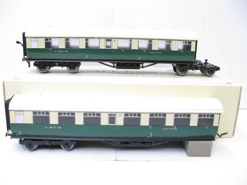 Ace Trains 0 Gauge Modern issue LNER Tourist stock Articulated coaches Set A and Set B - Boxed as new - Image 12