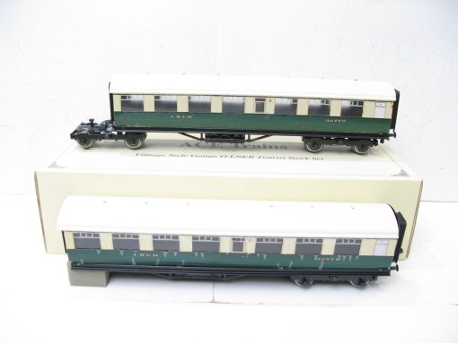 Ace Trains 0 Gauge Modern issue LNER Tourist stock Articulated coaches Set A and Set B - Boxed as new - Image 13