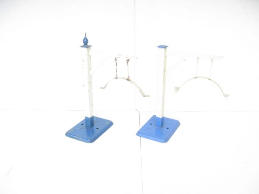 Hornby 0 Gauge Loading Gauge in blue and White, 2 versions with and without Finials - unboxed Prices each £28 each - Image 2