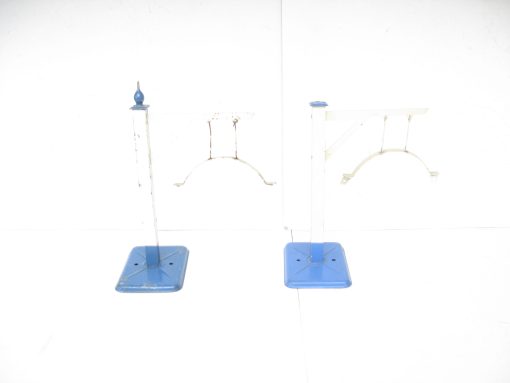 Hornby 0 Gauge Loading Gauge in blue and White, 2 versions with and without Finials - unboxed Prices each £28 each - Image 3