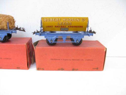 Hornby 0 Gauge side Tipping Wagons and a Fibre wagon - Boxed - Priced at £20 each - Image 4