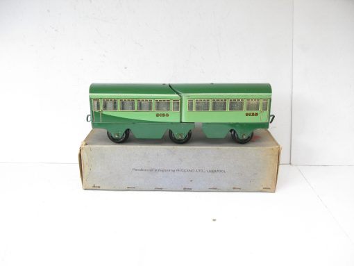 Hornby 0 Gauge Rare boxed Streamlined No.O 2-Tone Green articulated coaches - Boxed