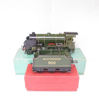 Hornby 0 Gauge E420 Special Loco & Tender SR 'ETON' No.900, 20 volt electric - Boxed