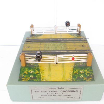 Hornby 0 Gauge No.E2E 3-Rail Double Level Crossing - in reproduction box