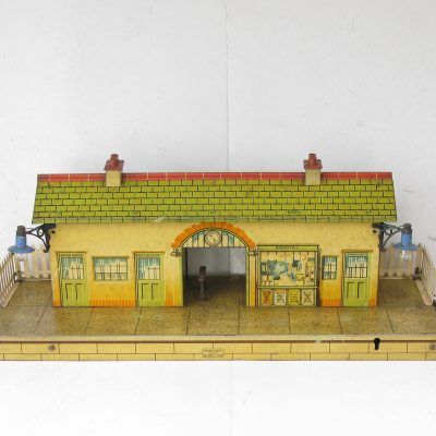 Hornby 0 Gauge No.4E 'Wembley' Station Speckled Finish base Circa 1937/38 - Boxed
