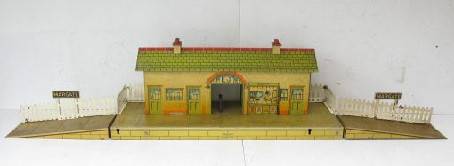 Hornby 0 Gauge No.4 'MARGATE' Station Speckled Finish base Circa 1937/38 - Boxed