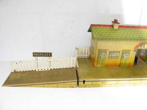 Hornby 0 Gauge No.4 'MARGATE' Station Speckled Finish base Circa 1937/38 - Boxed - Image 5