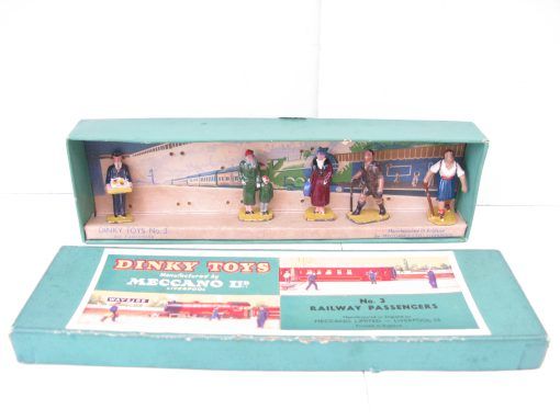 Hornby 0 Gauge Dinky Toys Railway Accessories No.3 Passengers Station  - Boxed