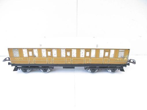 Hornby 0 Gauge No.2 LNER Pair of Corridor Coaches 1st/3rd and 1st/3rd Brake end - unboxed Priced each £60 - Image 3