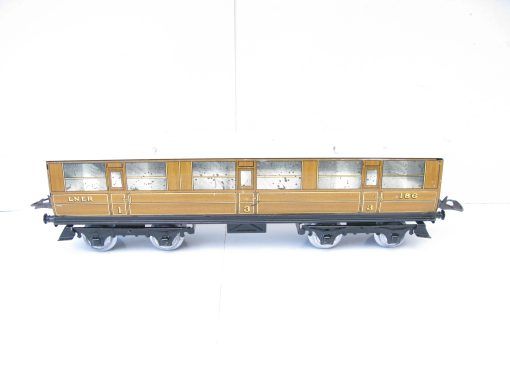 Hornby 0 Gauge No.2 LNER Pair of Corridor Coaches 1st/3rd and 1st/3rd Brake end - unboxed Priced each £60 - Image 4