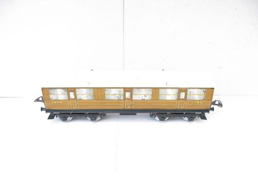 Hornby 0 Gauge No.2 LNER Pair of Corridor Coaches 1st/3rd and 1st/3rd Brake end - unboxed Priced each £60 - Image 5