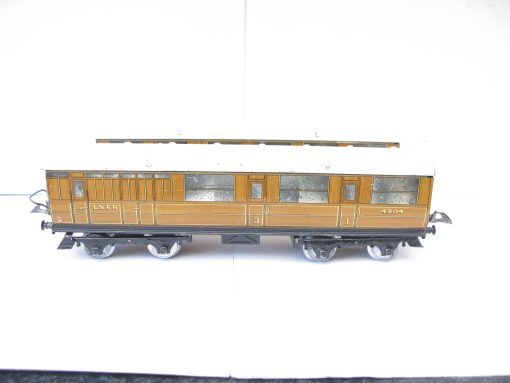 Hornby 0 Gauge No.2 LNER Pair of Corridor Coaches 1st/3rd and 1st/3rd Brake end - unboxed Priced each £60 - Image 8