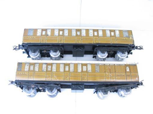 Hornby 0 Gauge No.2 LNER Pair of Corridor Coaches 1st/3rd and 1st/3rd Brake end - unboxed Priced each £60 - Image 11