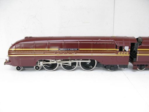 Ace 0 Gauge Modern issue E/12 LMS 4-6-2 Loco & Tender LMS Streamlined maroon Coronation class 'DUCHESS OF HAMILTON' No.6229,  2/3-rail electric - Boxed - Image 4