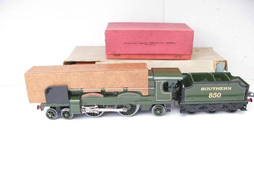 Hornby 0 Gauge E220 Loco & Tender SR Green 'LORD NELSON' No.850, 3-rail 20 volt electric - Boxed - Image 3