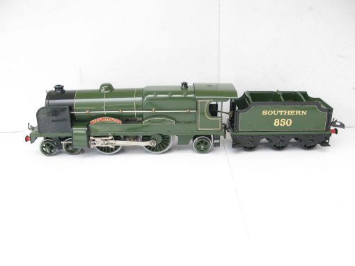Hornby 0 Gauge E220 Loco & Tender SR Green 'LORD NELSON' No.850, 3-rail 20 volt electric - Boxed - Image 4