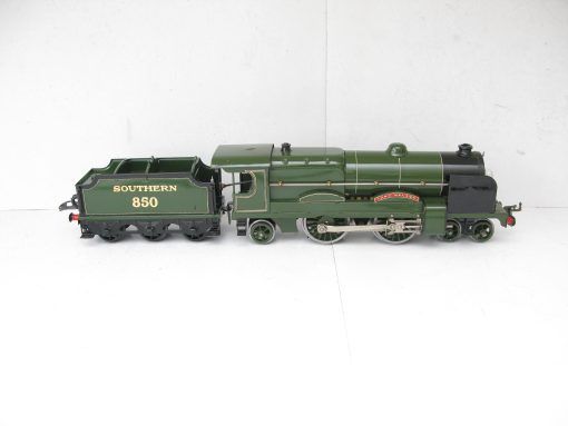 Hornby 0 Gauge E220 Loco & Tender SR Green 'LORD NELSON' No.850, 3-rail 20 volt electric - Boxed - Image 10