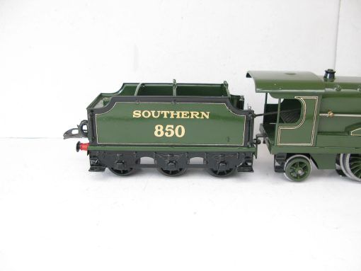 Hornby 0 Gauge E220 Loco & Tender SR Green 'LORD NELSON' No.850, 3-rail 20 volt electric - Boxed - Image 14