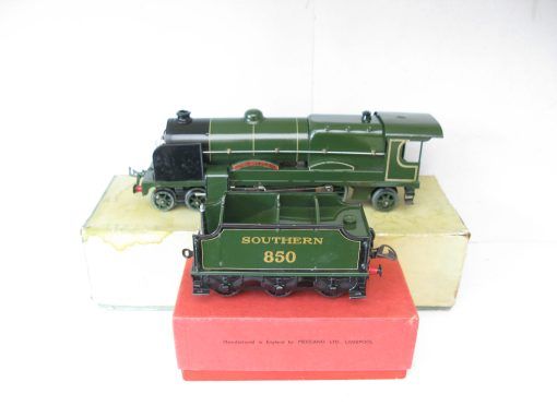 Hornby 0 Gauge E320 Loco & Tender SR Green 'LORD NELSON' No.850, 3-rail 20 volt electric - Boxed - Image 2