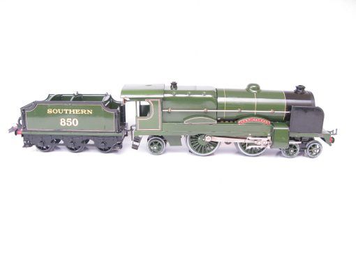 Hornby 0 Gauge E320 Loco & Tender SR Green 'LORD NELSON' No.850, 3-rail 20 volt electric - Boxed - Image 12