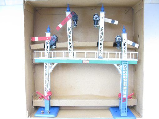Hornby 0 Gauge E2E Signal Gantry Home version Circa 1935/37 - Boxed - Image 3
