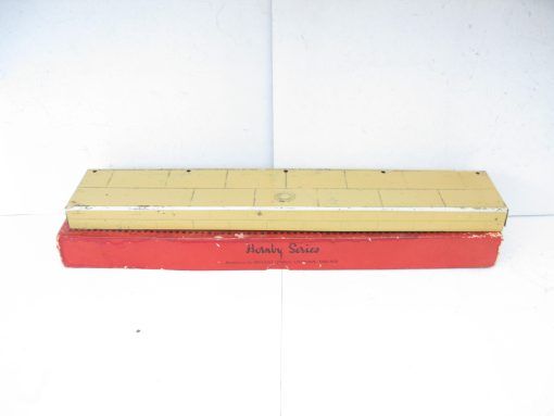 Hornby 0 Gauge Yellow/Cream Base Passenger Platform with Fencing & Nuts and Bolts Circa 1929/32 - Boxed - Image 2