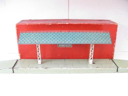 Hornby 0 Gauge Early first issue 'WINDSOR' Island Platform with blue grey base, includes ramps Circa 1926/28 - Boxed - Image 2
