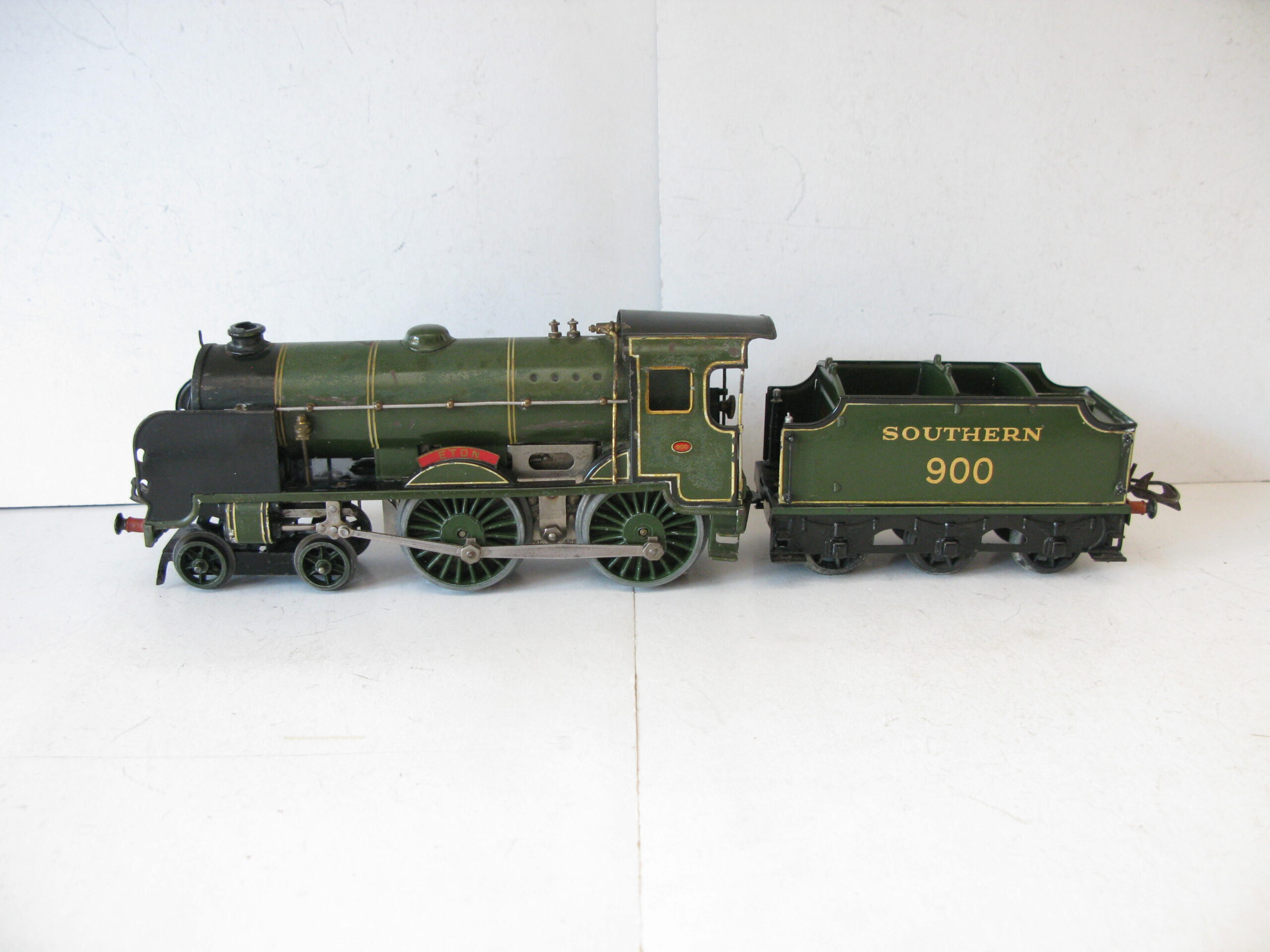 Hornby 0 Gauge E420 Special Loco & Tender SR 'ETON' No.900, 20 volt electric - unboxed