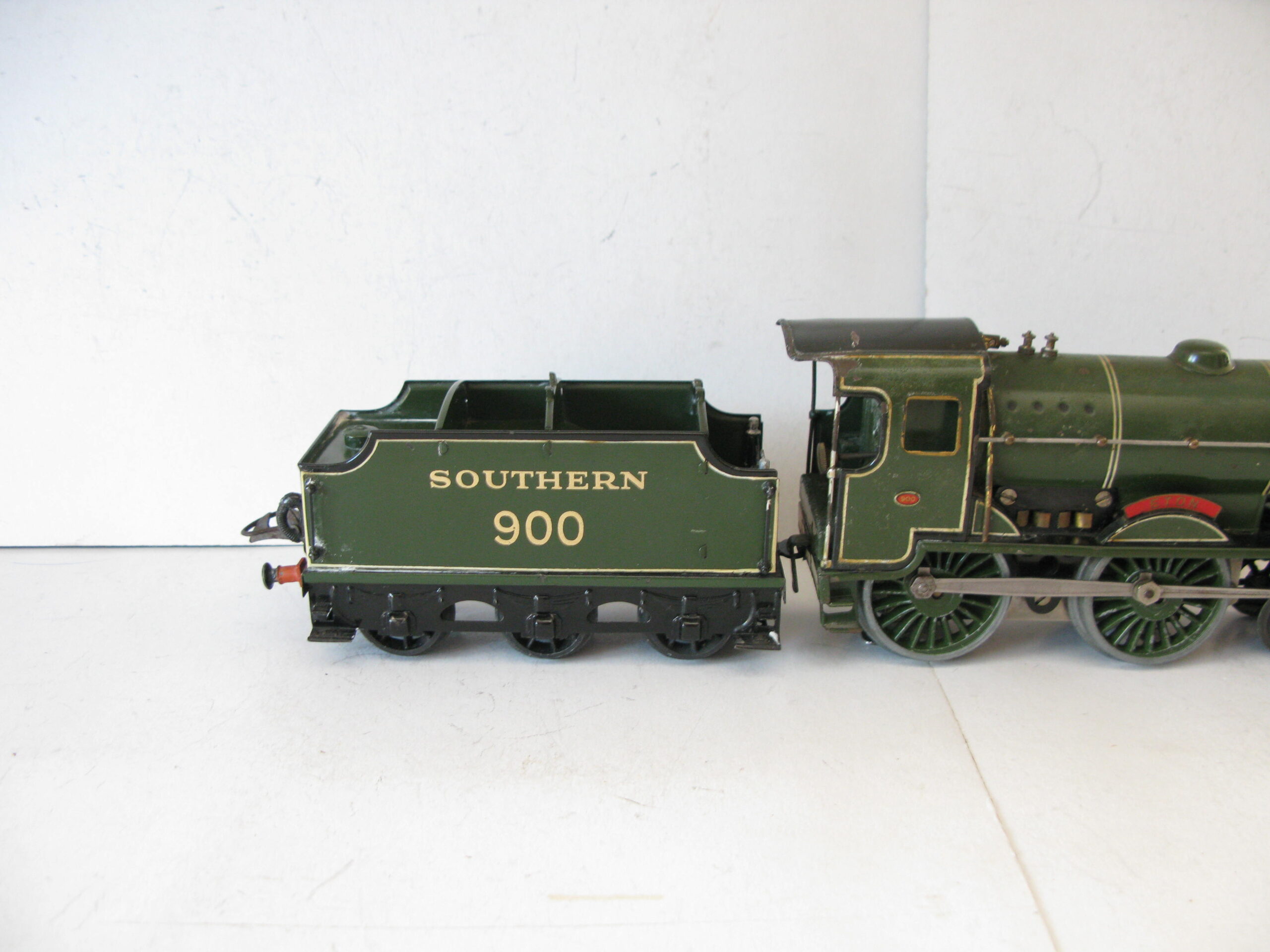 Hornby 0 Gauge E420 Special Loco & Tender SR 'ETON' No.900, 20 volt electric - unboxed - Image 4