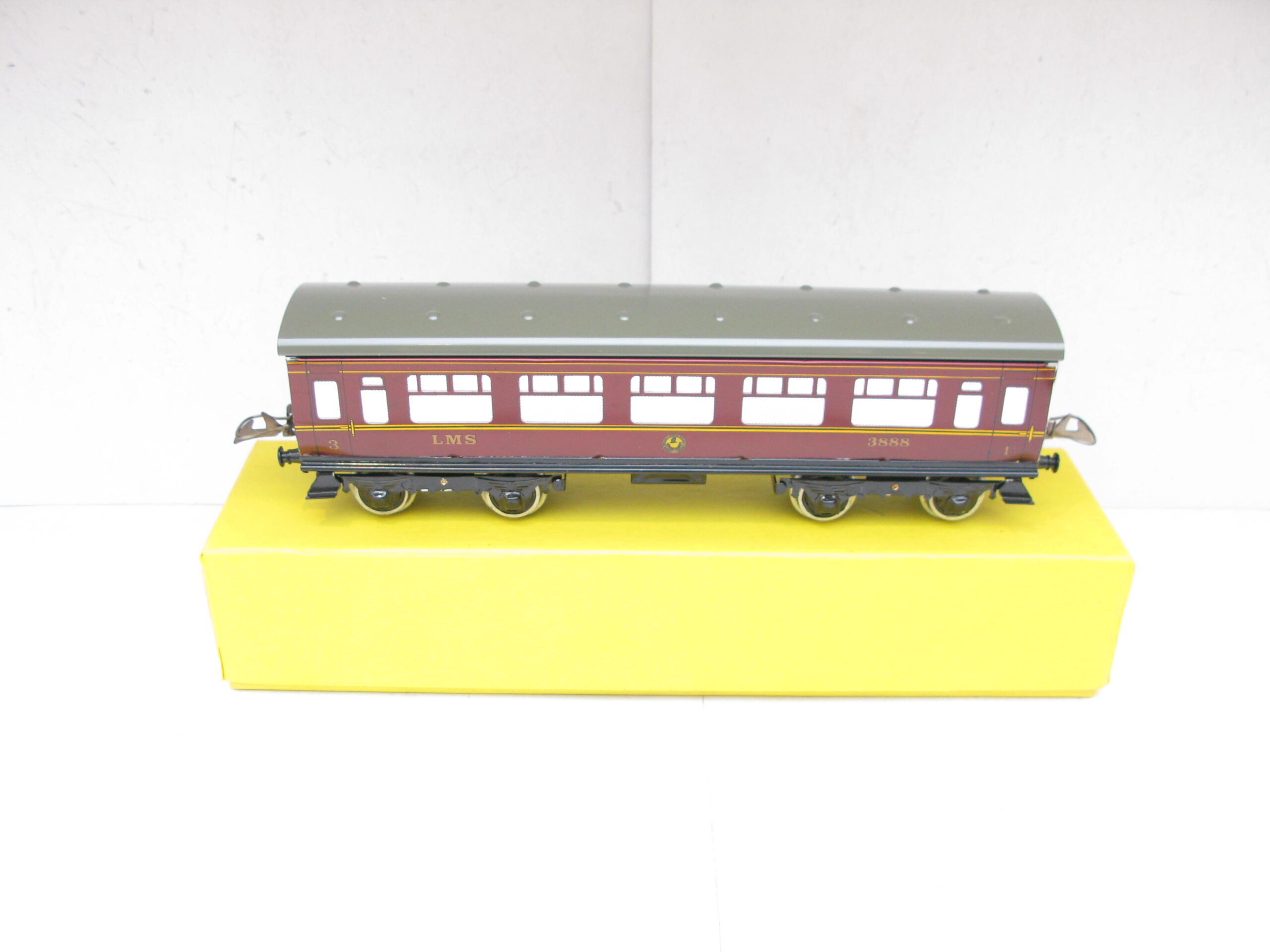 Middleton (Australia) Hornby Style 0 Gauge LMS 1st/3rd Corridor Coach - Boxed - Image 2