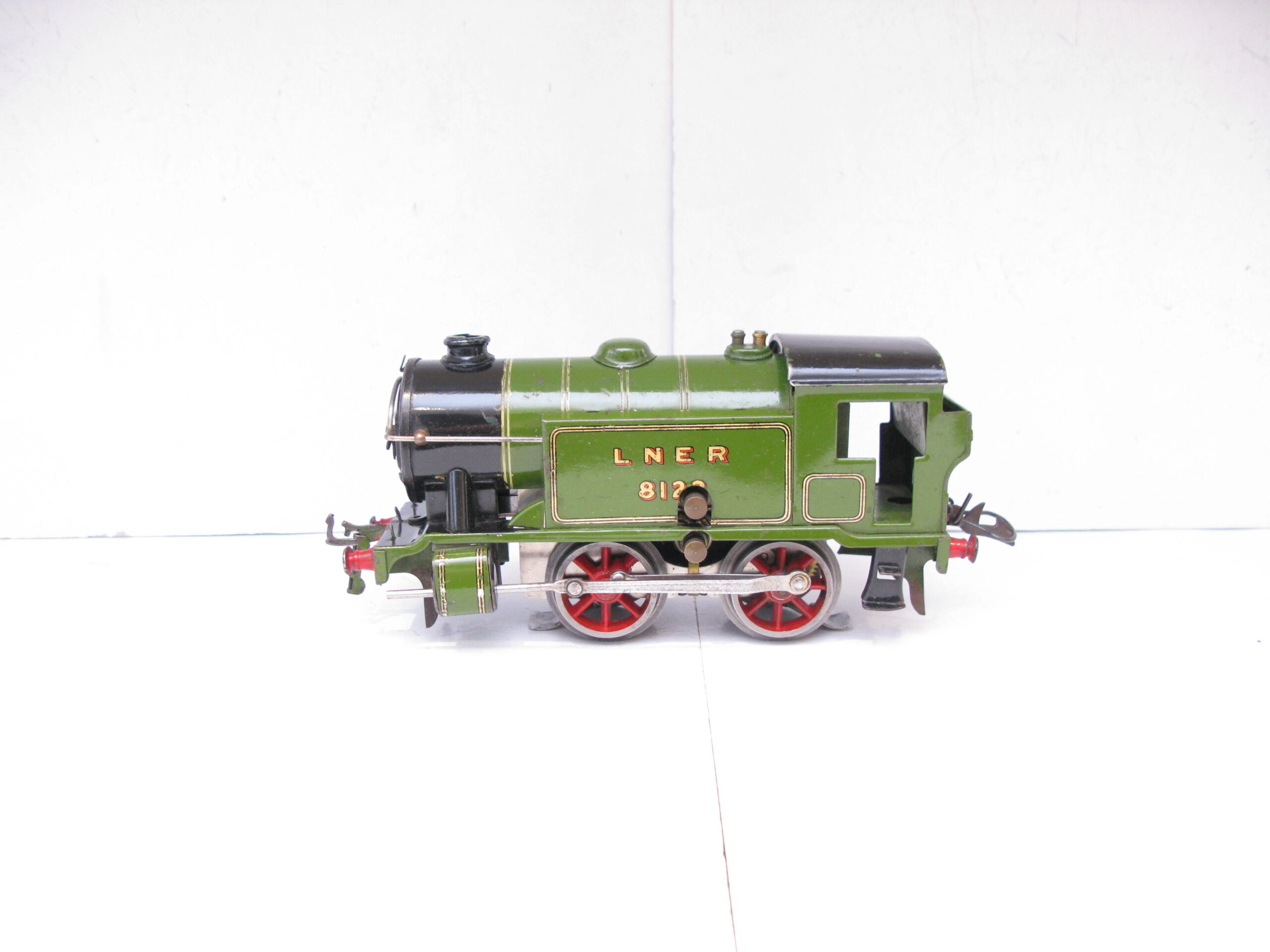 Hornby 0 Gauge EPM16 electric LNER Tank Loco No.8123, 3-rail 6 volt DC Electric - unboxed