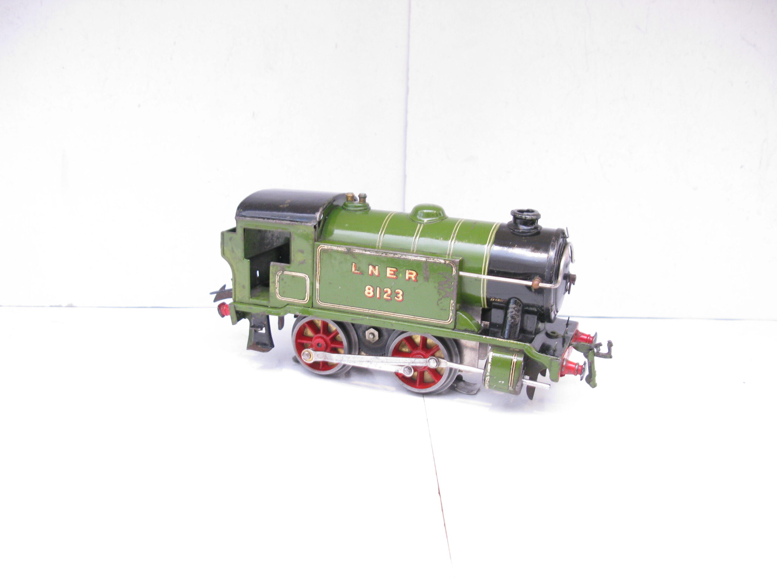 Hornby 0 Gauge EPM16 electric LNER Tank Loco No.8123, 3-rail 6 volt DC Electric - unboxed - Image 4