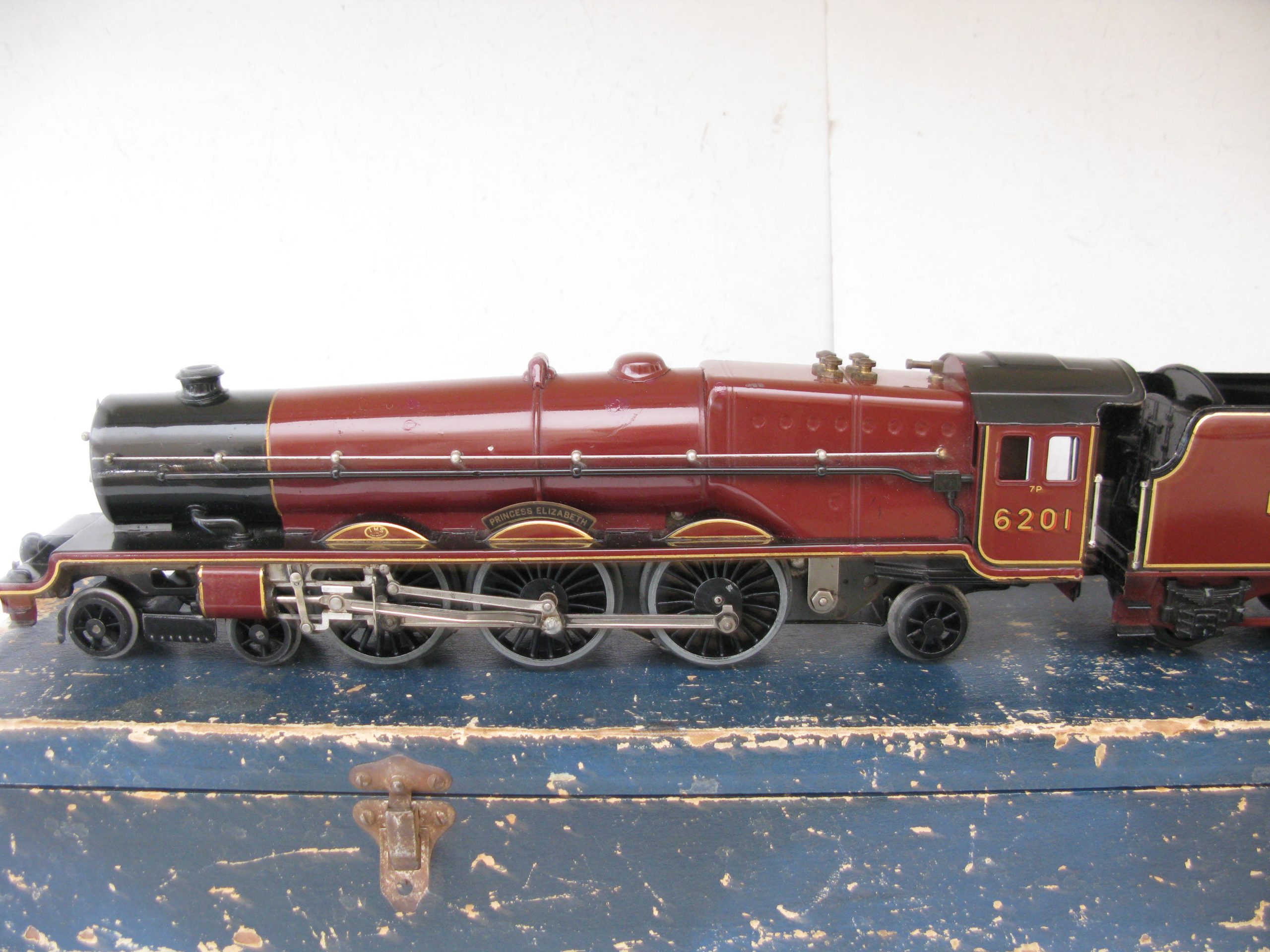 Hornby 0 Gauge 4-6-2 Loco & Tender LMS Lined Maroon 'Princess Elizabeth' No.6201, 3-rail 20 volt Electric - Boxed - Overall Excellent - Image 2