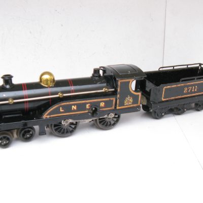 Hornby 0 Gauge No.2 Loco & Tender LNER Black No.2711, Clockwork - unboxed -Overall Good