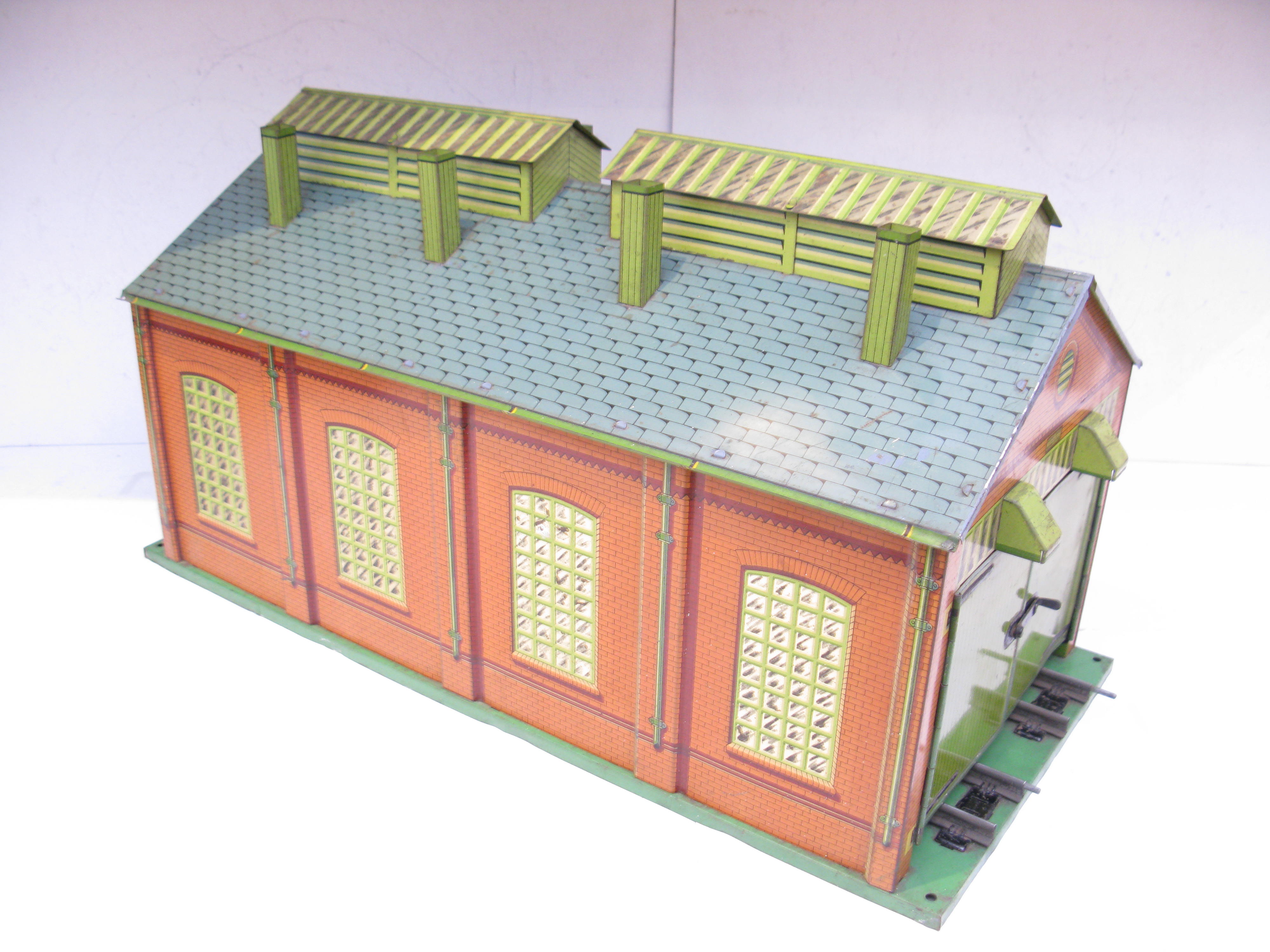 Hornby 0 Gauge No.2 Engine Shed with green base, Hornby's Largest Accessory - unboxed - Good/plus - Image 5