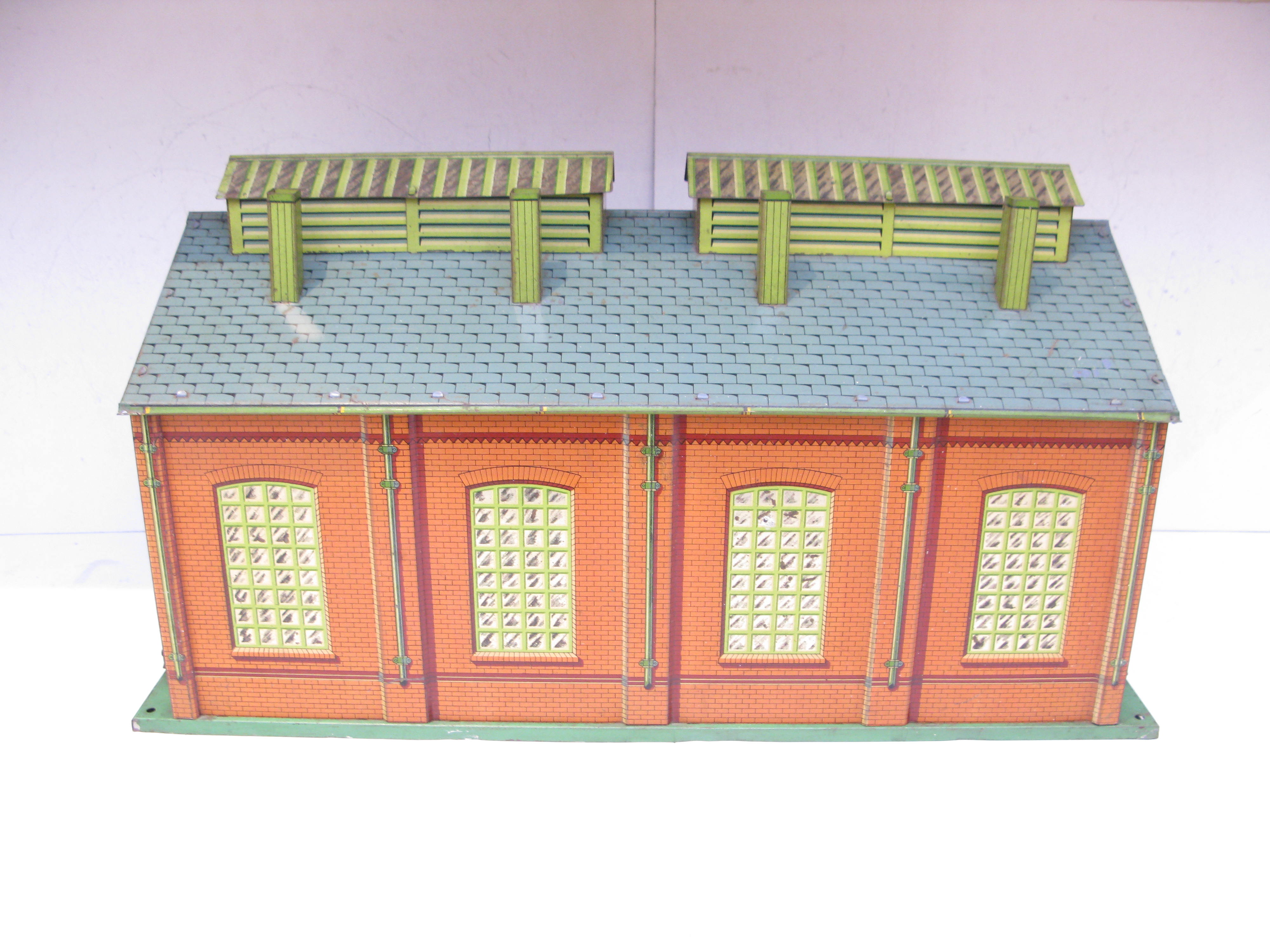 Hornby 0 Gauge No.2 Engine Shed with green base, Hornby's Largest Accessory - unboxed - Good/plus - Image 6