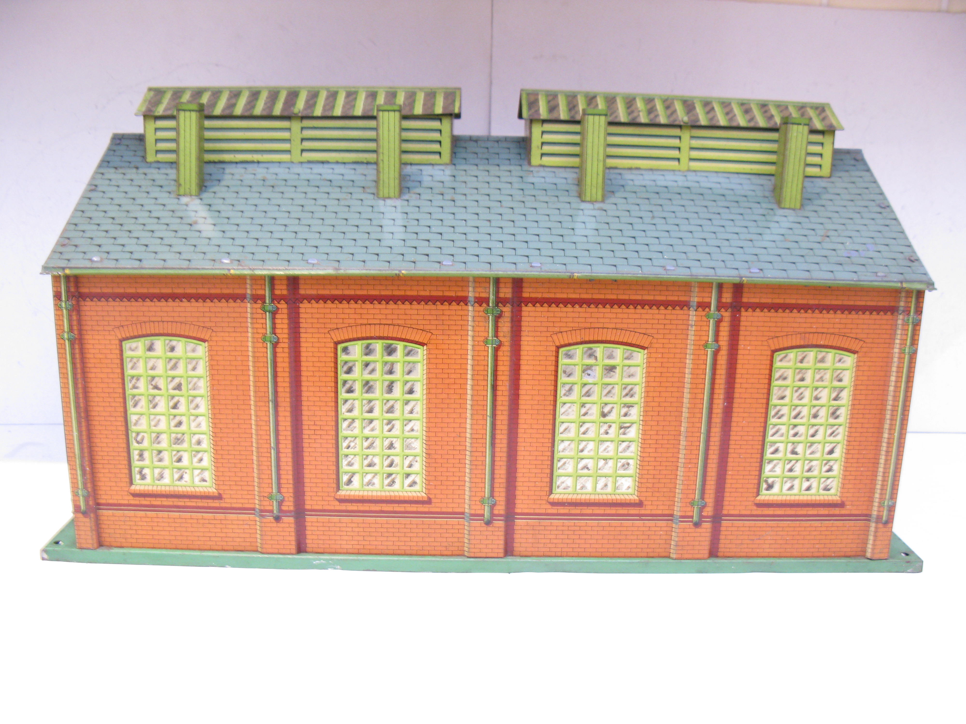 Hornby 0 Gauge No.2 Engine Shed with green base, Hornby's Largest Accessory - unboxed - Good/plus - Image 7